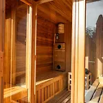 In The Vineyard With Pool, Hottub & Sauna *
