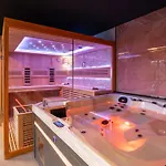 In The Vineyard With Pool, Hottub & Sauna Villa