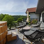 In The Vineyard With Pool, Hottub & Sauna Villa *