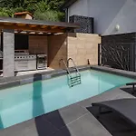 Villa In The Vineyard With Pool, Hottub & Sauna *