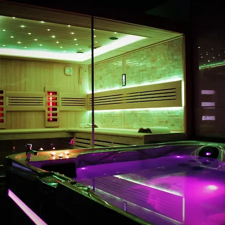 In The Vineyard With Pool, Hottub & Sauna Villa