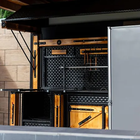 In The Vineyard With Pool, Hottub & Sauna * 伦达瓦