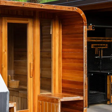 In The Vineyard With Pool, Hottub & Sauna