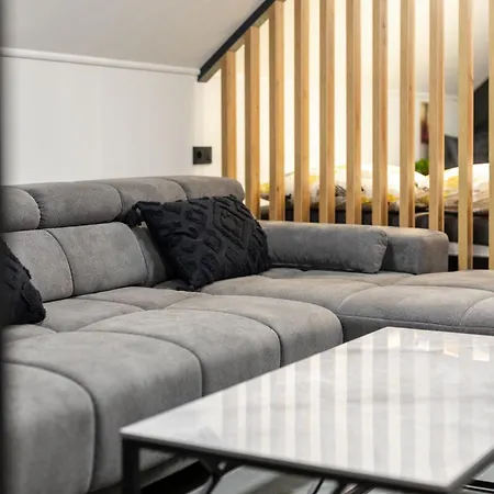 In The Vineyard With Pool, Hottub & Sauna *