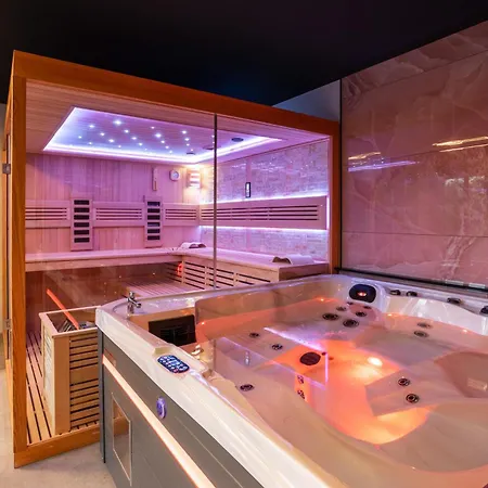 In The Vineyard With Pool, Hottub & Sauna Villa