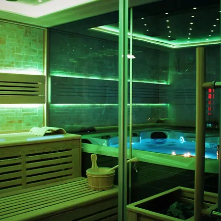 In The Vineyard With Pool, Hottub & Sauna 别墅 *