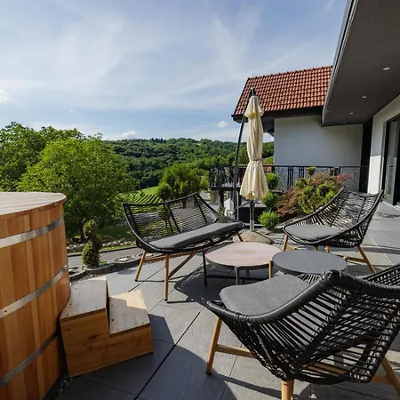 In The Vineyard With Pool, Hottub & Sauna Villa *