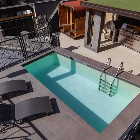 In The Vineyard With Pool, Hottub & Sauna Villa *