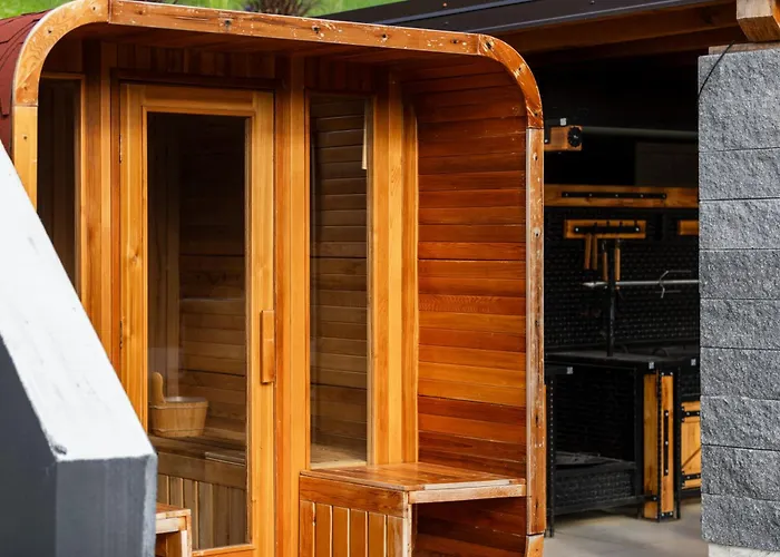 In The Vineyard With Pool, Hottub & Sauna