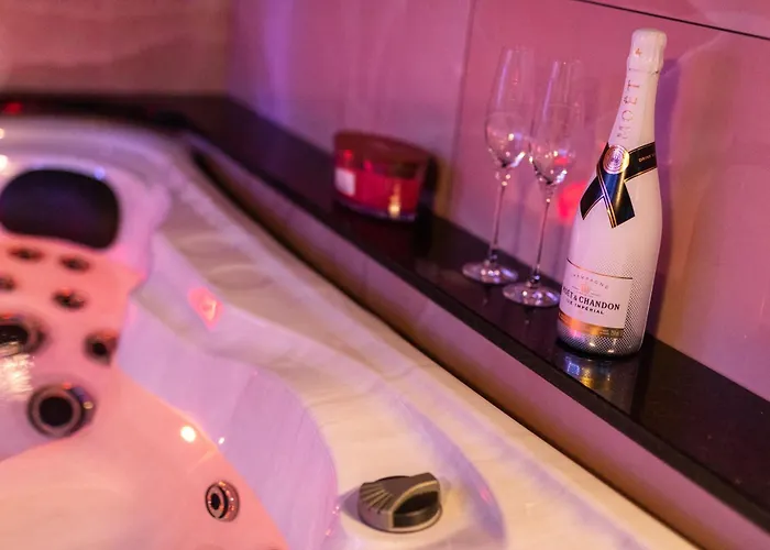 ヴィラ In The Vineyard With Pool, Hottub & Sauna