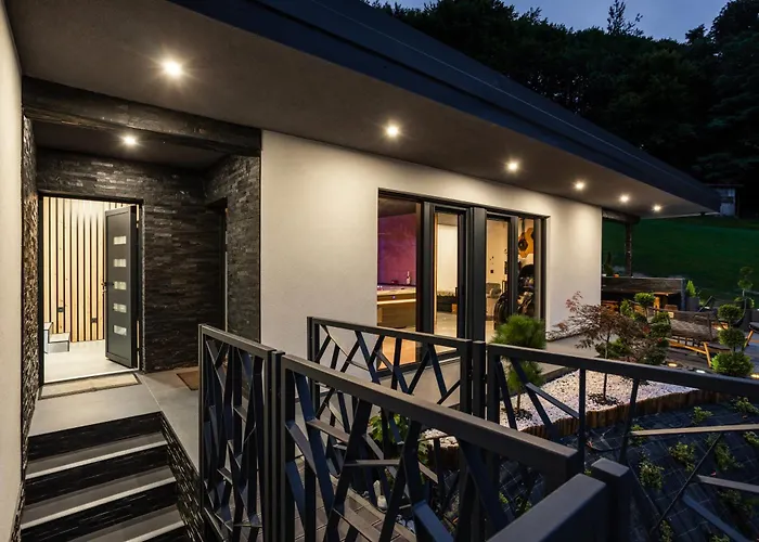 In The Vineyard With Pool, Hottub & Sauna *