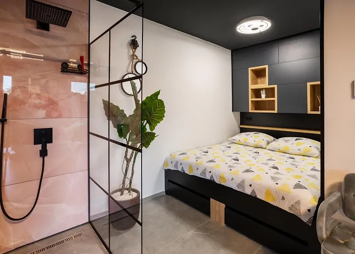 In The Vineyard With Pool, Hottub & Sauna Villa