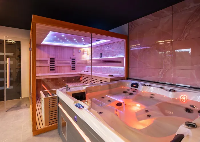 In The Vineyard With Pool, Hottub & Sauna Villa