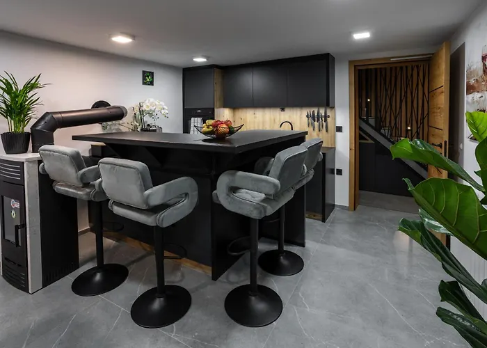 In The Vineyard With Pool, Hottub & Sauna レンダヴァ