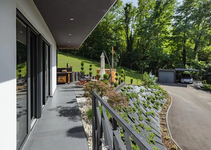 In The Vineyard With Pool, Hottub & Sauna レンダヴァ