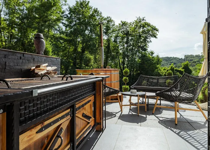 In The Vineyard With Pool, Hottub & Sauna レンダヴァ