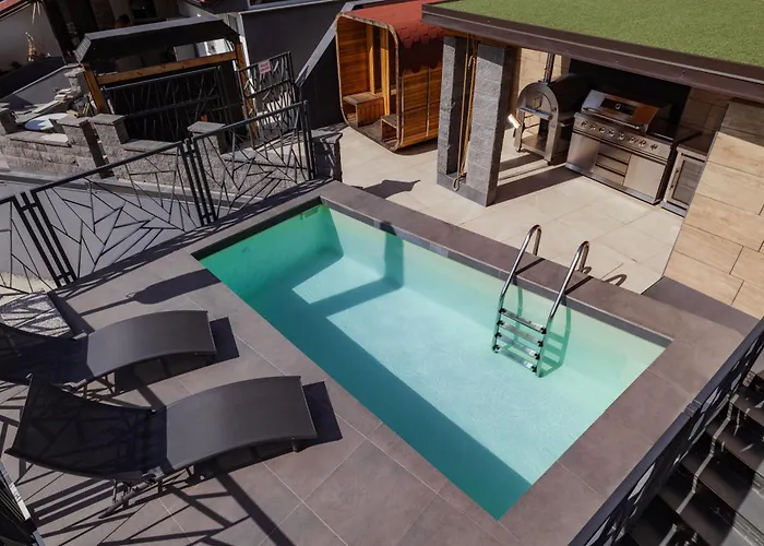 In The Vineyard With Pool, Hottub & Sauna Villa *