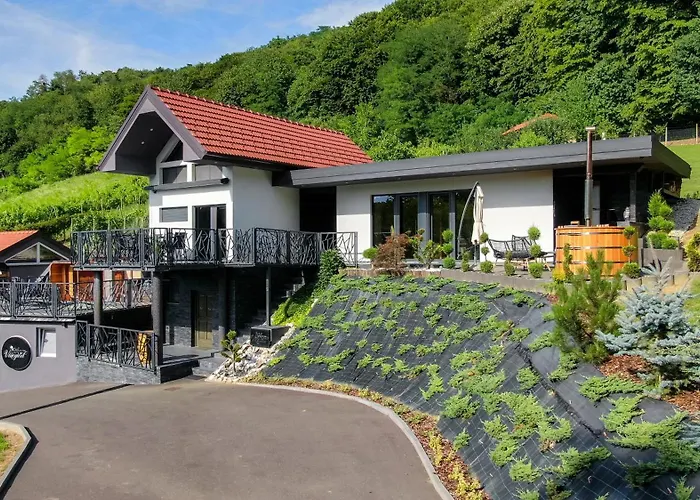 In The Vineyard With Pool, Hottub & Sauna